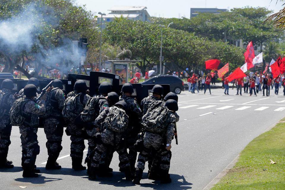brazil-military-troops-attack-people-protesti-L-kI7djv
