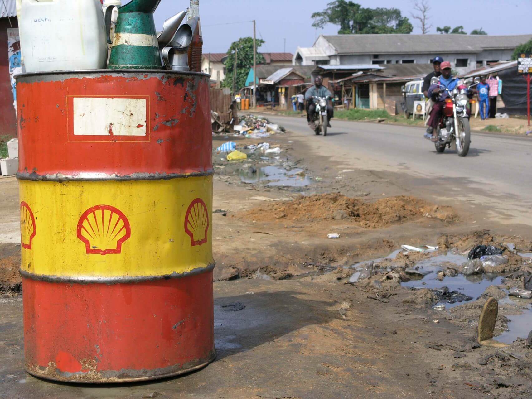 Shell oil spills reach new peak; Nigeria hit hard
